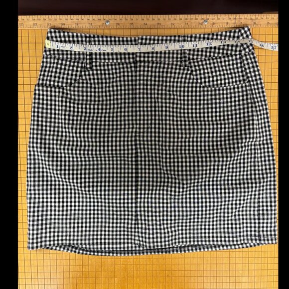 Charlotte Russe mini check skirt - Picture 3 of 5